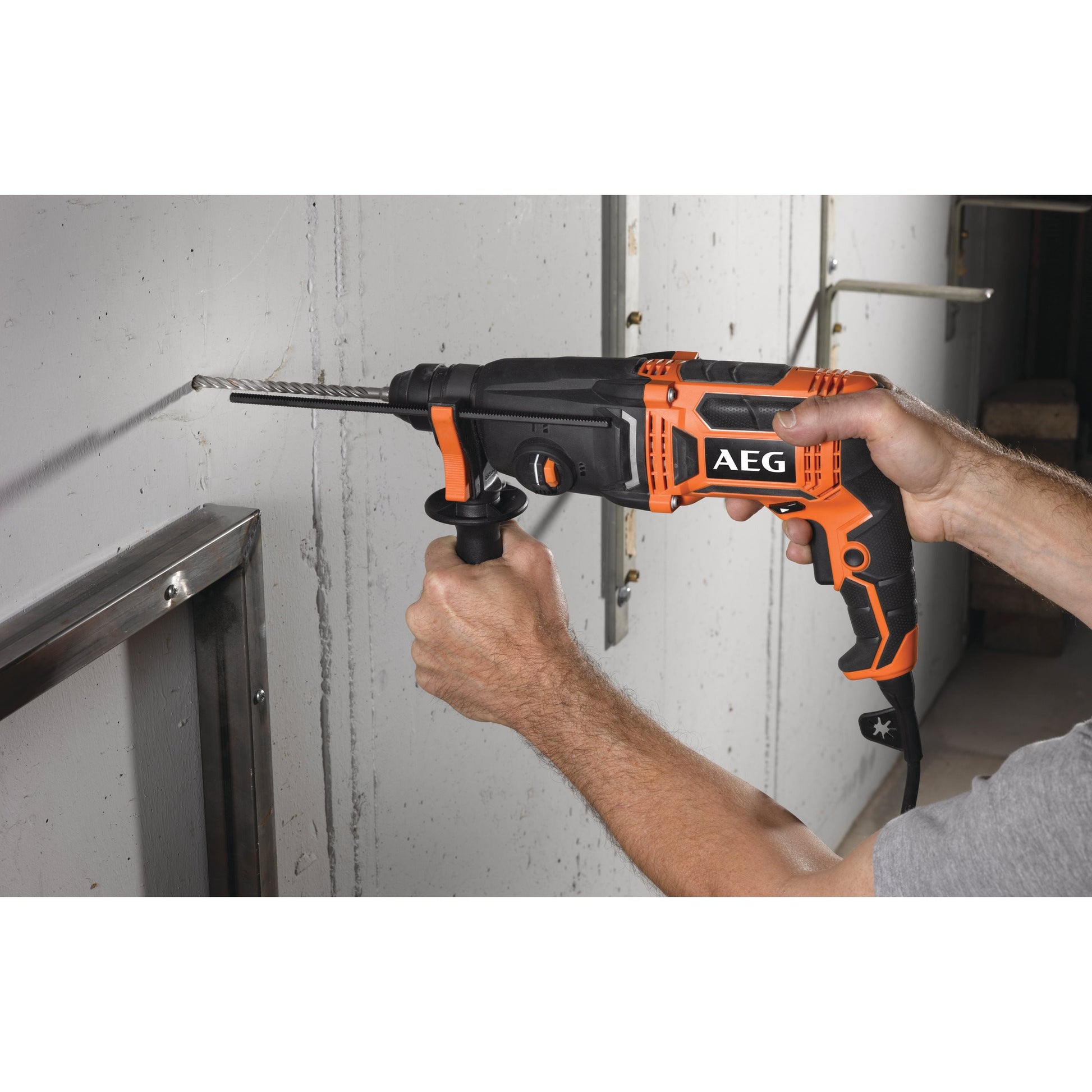 Ciocan rotopercutor SDS Plus AEG Ciocan rotopercutor, BH24IE, 4935451558