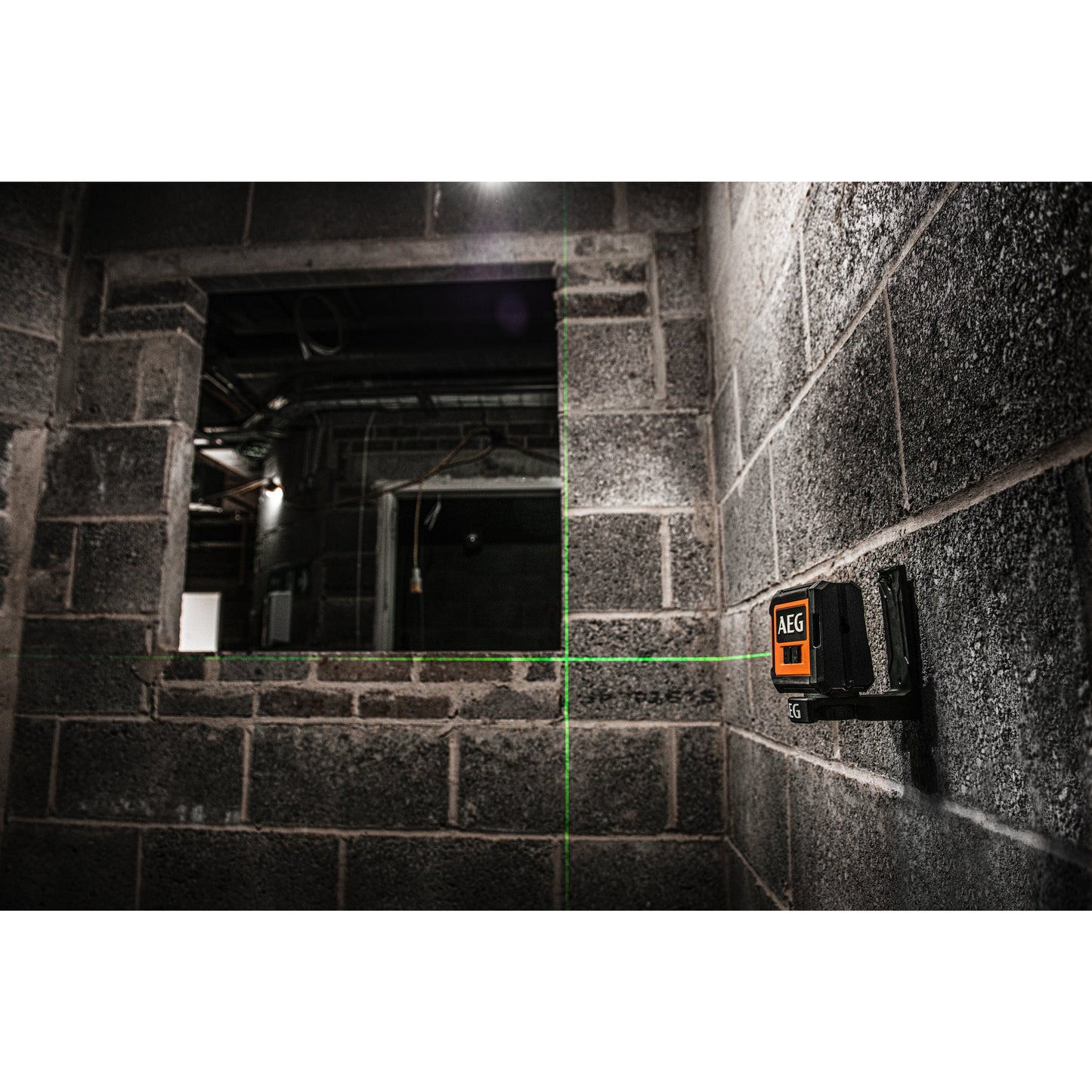 Nivelă laser AEG Nivelă Laser cu 2 linii în cruce, lumină verde, CLG220-B, 4935472253
