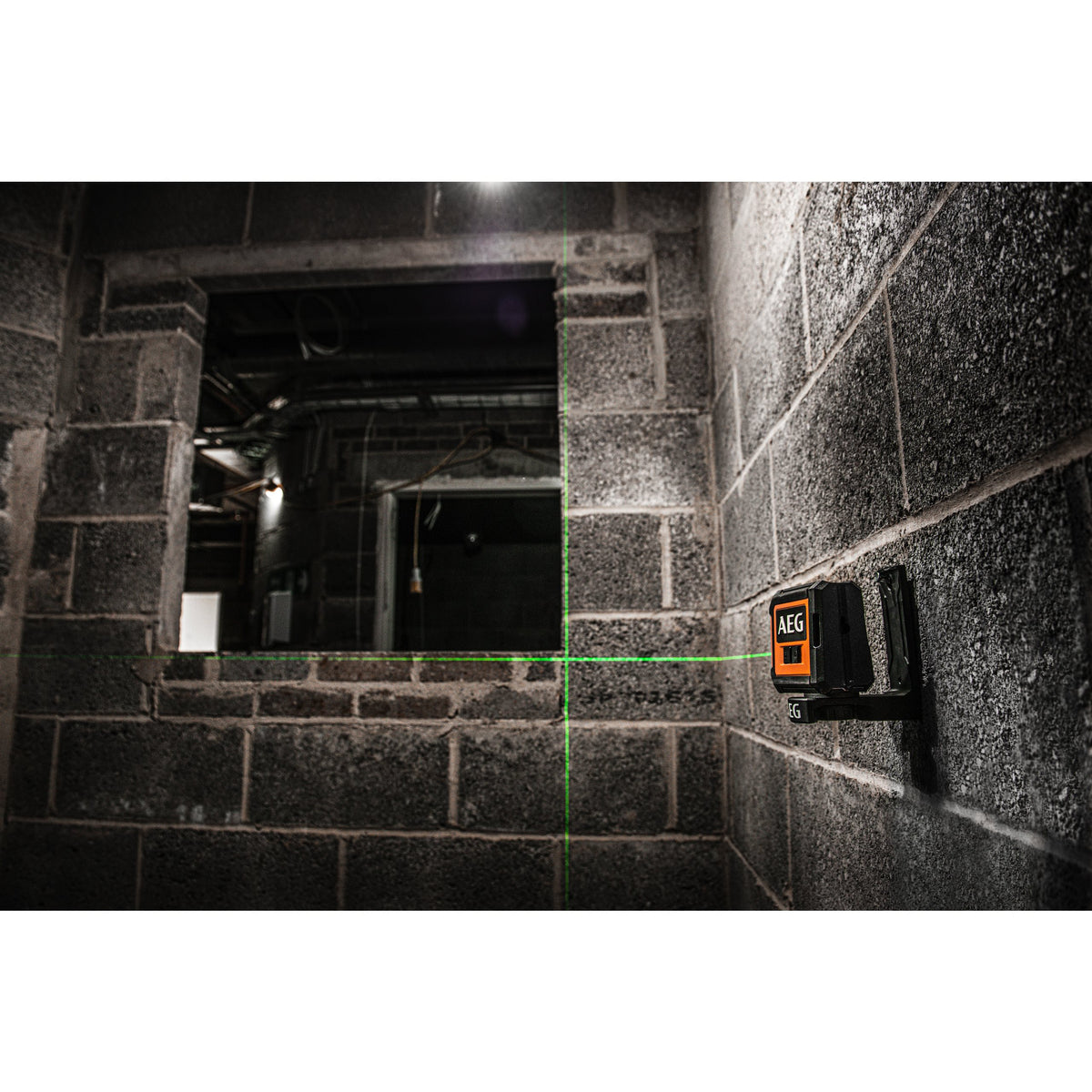 Nivelă laser AEG Nivelă Laser cu 2 linii în cruce, lumină verde, CLG220-B, 4935472253