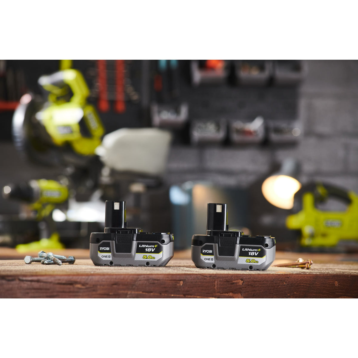 Set incarcator 2.0A si 2 acumulatori Lithium+ 18V ONE+ 4.0Ah - RC18120-240X