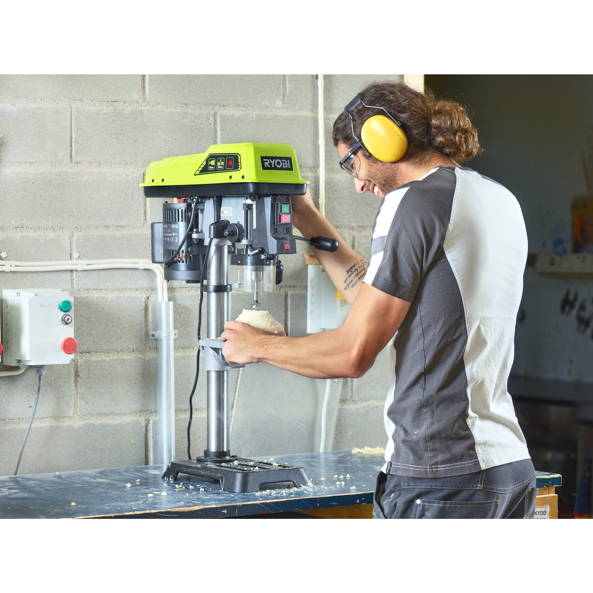RDP102L - Drill press 390W, stand, 13mm drill chuck, safety key, hex key