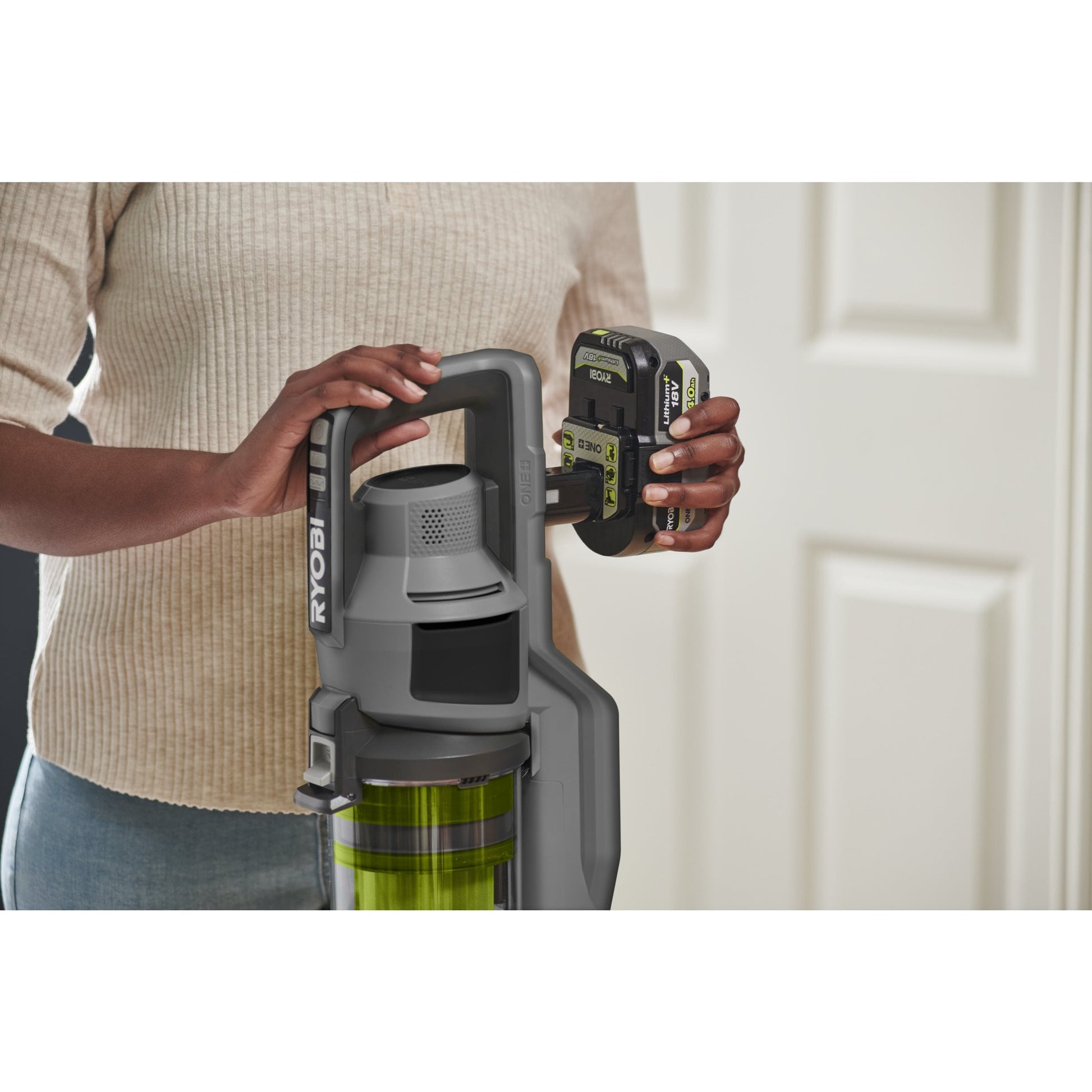 Aspirator vertical 18V ONE+ cu acumulator 2.0Ah - RSVS18-1C20G